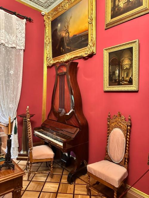 Еще одно интересное место, которое хотелось увидеть - это дворец коттедж в неоготическом стиле в Александрии и готическую капеллу. 05