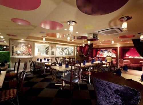 Японский ресторан в стиле Алиса в стране Чудес. 02