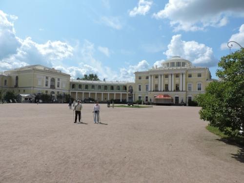 На прошлой неделе с другом вернулись из поездки по пригородам Санкт-петербурга. 01