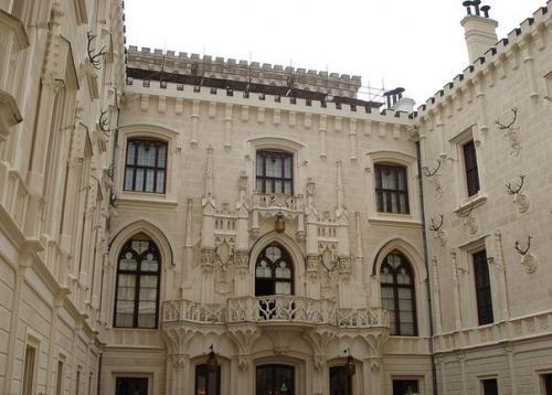 Замок глубока - над - влтавой - замок в южной Чехии, построенный в псевдоготическом стиле. 07