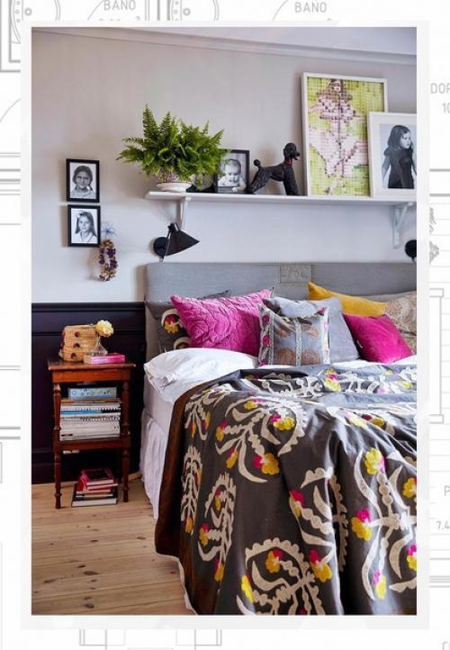 Яркий дом в Швеции с синей кухней и красочным декором. 06