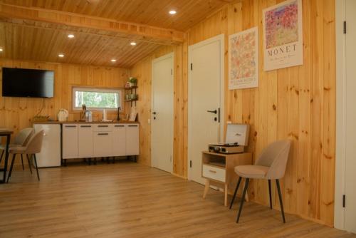 Панорамный фасад - главная особенность серии Модерн, обеспечивающая больше света в помещении. 04