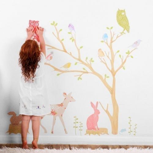 Тканевые наклейки в декоре стен детской комнаты. 05