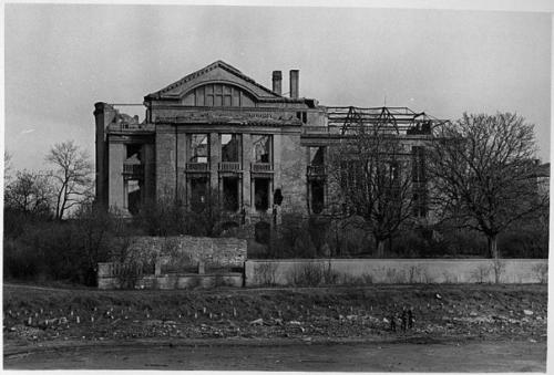 Штадтхалле (нем.  Stadthalle. 04