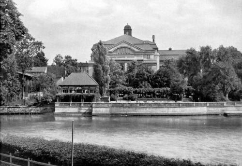 Штадтхалле (нем.  Stadthalle. 01