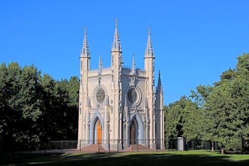 Еще одно интересное место, которое хотелось увидеть - это дворец коттедж в неоготическом стиле в Александрии и готическую капеллу. 07