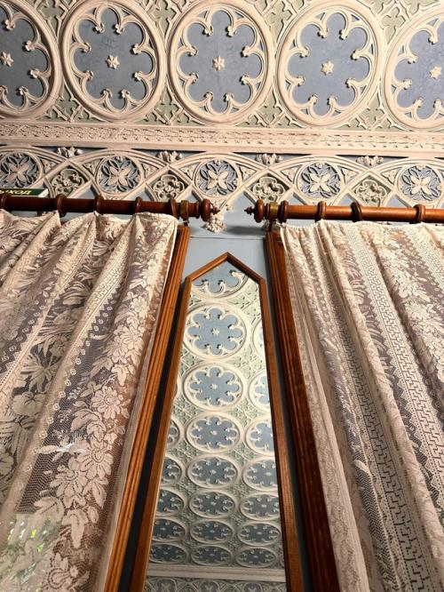 Еще одно интересное место, которое хотелось увидеть - это дворец коттедж в неоготическом стиле в Александрии и готическую капеллу. 04