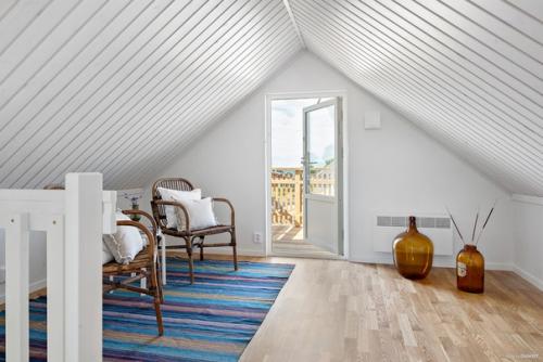 Ещё один пример компактного и очаровательного коттеджа из швеции. 07