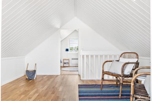 Ещё один пример компактного и очаровательного коттеджа из швеции. 05