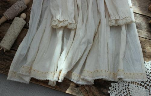 Вот такая нежность сшилась в подарок одной моей девочке воздушное старинное платьице для украшения интерьера (спальни, детской, вашей комнаты. 04