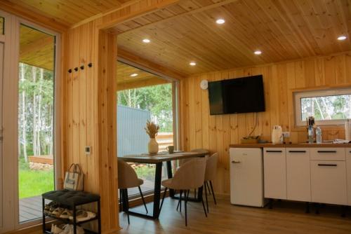 Панорамный фасад - главная особенность серии Модерн, обеспечивающая больше света в помещении. 01