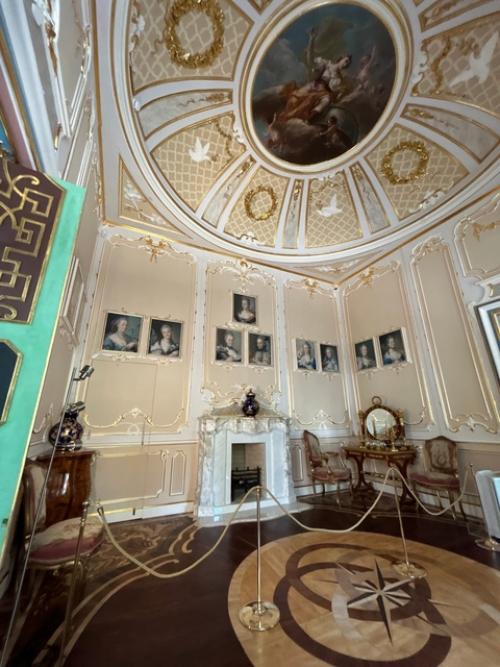 Китайский дворец.  В дворцово-парковом ансамбле Ораниенбаум спустя 20 лет завершилась реставрация китайского дворца. 05