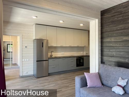 А вот и интерьеры растущего дома, который мы показали вам в предыдущей публикации. 02