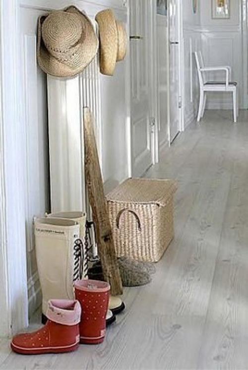 Светлые напольные покрытия - не только мода, но и функциональность. 01