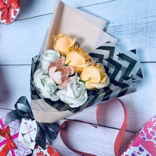 Оригинальные букеты из розовых роз в этом же их преимуществе? 02