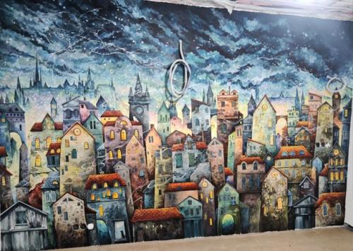 Стена в детской комнате в одной квартире. 
