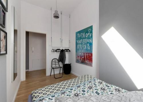 Во многих квартирах постройки прошлого столетия под спальню отводится 9-10 кв. 08