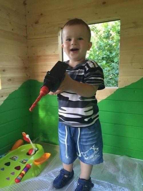 Муж сам сделал домик для нашего сыночка у нас на участке. 01