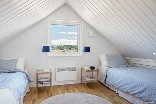 Ещё один пример компактного и очаровательного коттеджа из швеции. 06