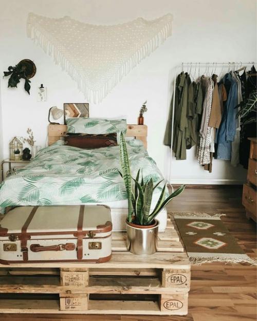 Мебель из поддонов приобретает всё большую и большую популярность использования в интерьере и уже не кажется чем то фантастическим. 03