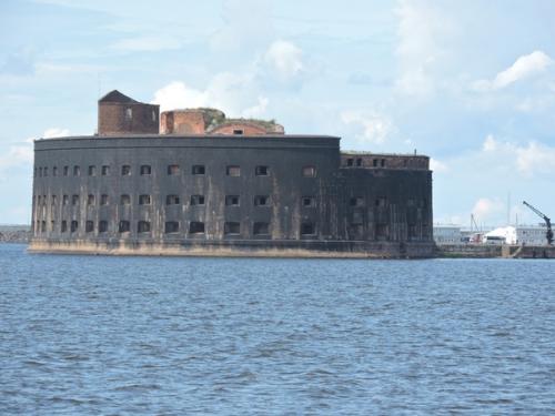 На прошлой неделе с другом вернулись из поездки по пригородам Санкт-петербурга. 03