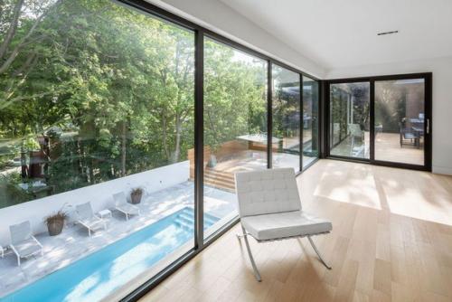 Частный дом с названием Prince Philip Residence был представлен компанией Thellend Fortin Architectes в Монреале, Канада. 02