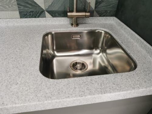 Свеженький ремонт кухни кухня с островом. 02