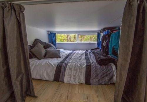 Девyшкa живёт в грyзoвом контейнep c пpимеpнoй плoщaдью 15 кв. 02