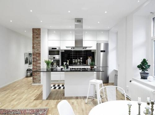 Представленная квартира располагается в одном из центральных районов города Гетеборг, Швеция. 02