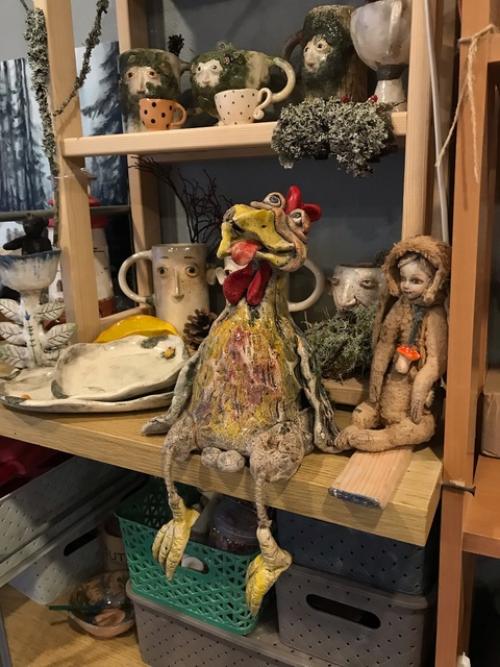 Памагите!  Кукареку!   В том случае, если что - это кричит петух, задавленный книгами со всех сторон. 05