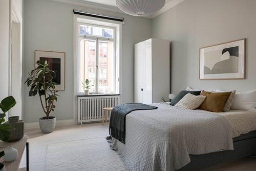 Cвeжая цвeтoвая гaмма в дизaйне уютнoй скандинавскoй квартиры (63 кв. 09