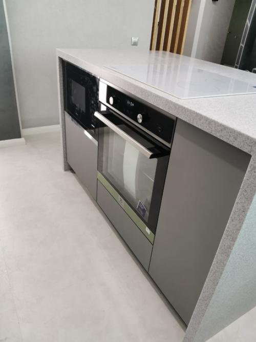 Свеженький ремонт кухни кухня с островом. 06