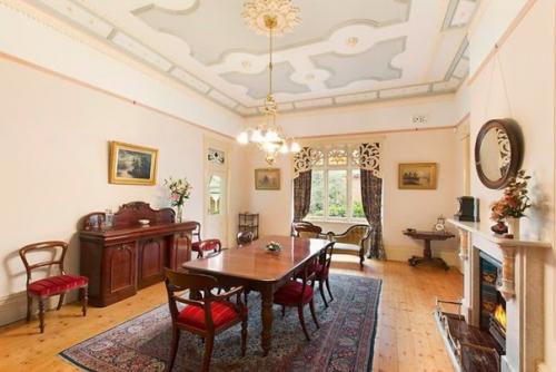 Австралия сохранила богатое наследие прекрасной эпохи - дома в стиле модерн, в которых можно обнаружить подлинные интерьеры. 02