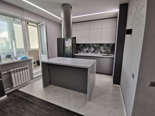 Свеженький ремонт кухни кухня с островом. 07