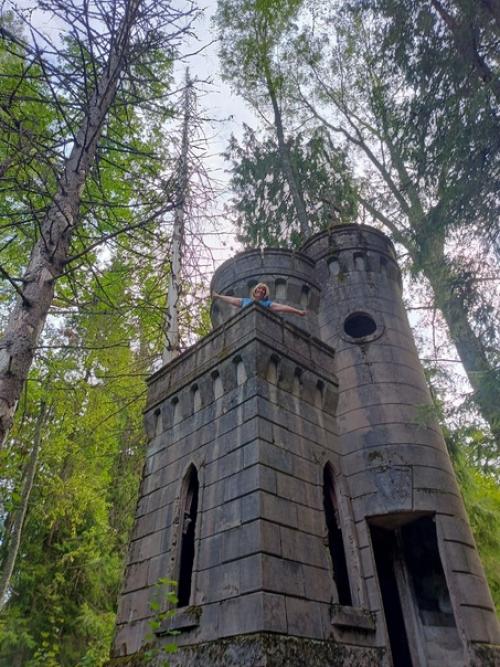 Усадьба Заветное - маленький Версаль - продолжение - от ворот вглубь леса ведет дорога. 03