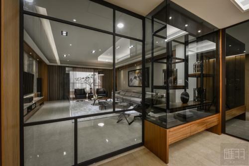 Дизайнер Manson Hsiao спроектировал просторную квартиру, интерьер которой является отличным примером элегантного и современного дизайна. 01