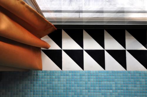 Компания Point Supreme представила интерьер квартиры Nadja Apartment в Афинах, Греция. 06