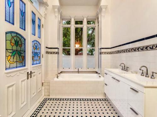 Австралия сохранила богатое наследие прекрасной эпохи - дома в стиле модерн, в которых можно обнаружить подлинные интерьеры.