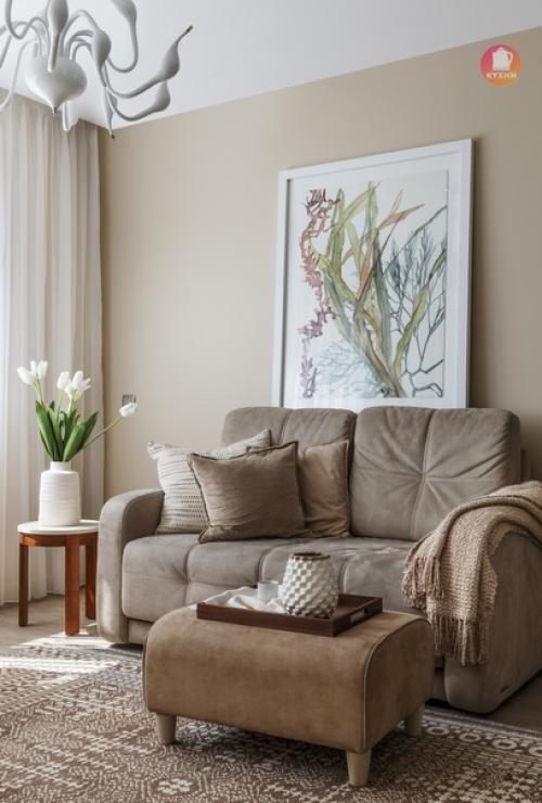 Интерьер кухни - гостиной в нежной пастельной цветовой гамме. 02