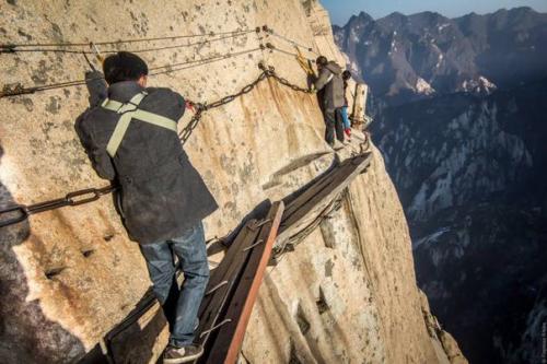 Тайна пещер в китайской горе хуашань. 01