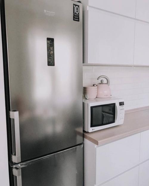 Светлая компактная кухня, 6 кв. 02