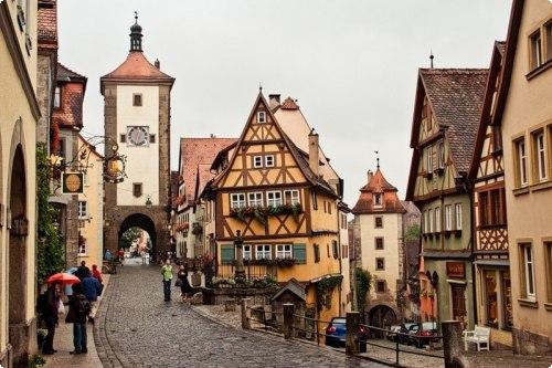 Ротенбург - об - дер - таубер, один из наиболее красивых и романтичных старинных городов Германии, расположен в долине реки таубер. 02