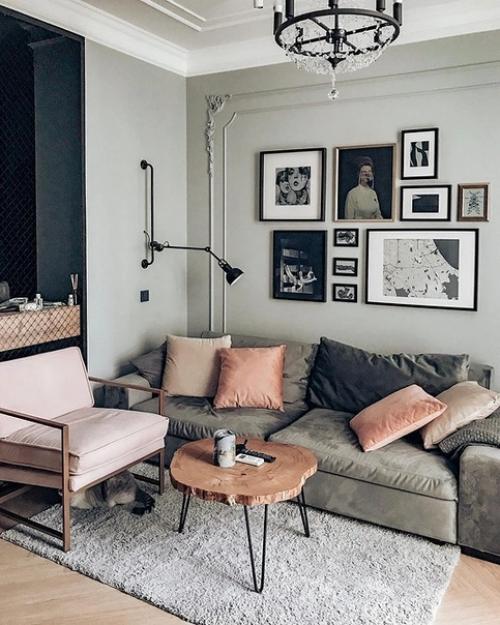 При выборе декора для гостиной комнаты учитывайте: 01