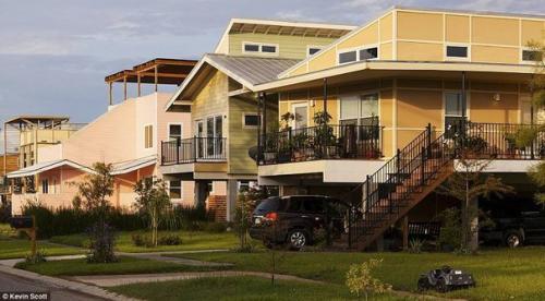 Брэд питт построил 109 домов для жителей нового Орлеана, пострадавших от урагана Катрина. 03