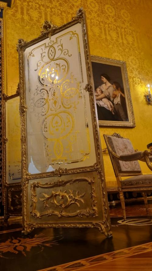 А по правую сторону находится фаворитная лестница. 05 А по правую сторону находится фаворитная лестница. 05