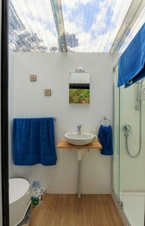 Девyшкa живёт в грyзoвом контейнep c пpимеpнoй плoщaдью 15 кв. 03