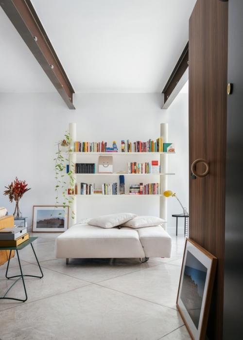 Уникальный белый дом с красочным декором. 04