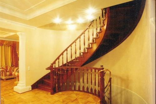 Лестница?  Лестница!   Много домов строится со вторым мансардным или полноценным этажем. 01