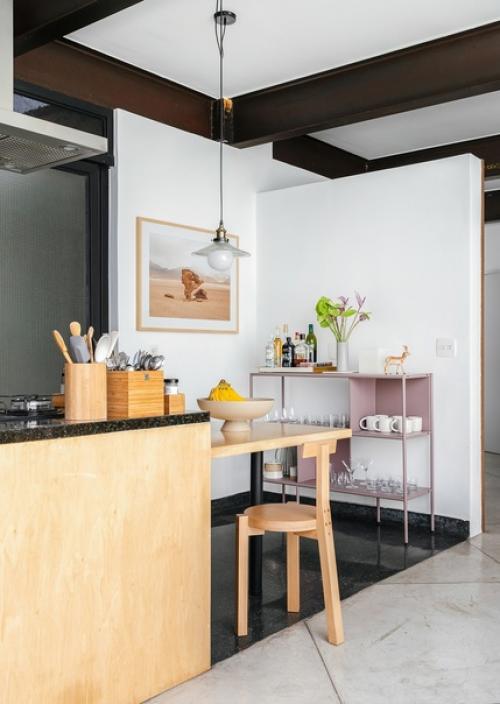 Уникальный белый дом с красочным декором. 06