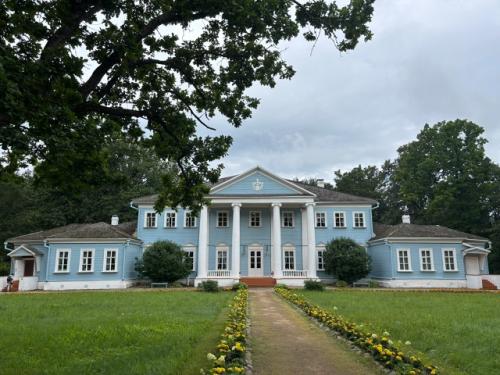 Две усадьбы, две судьбы. 01